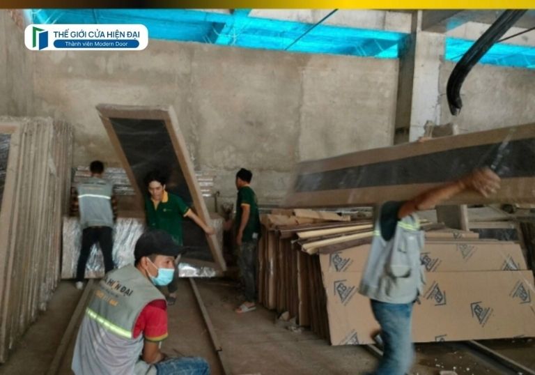 so sánh cửa nhựa abs và cửa nhựa composite