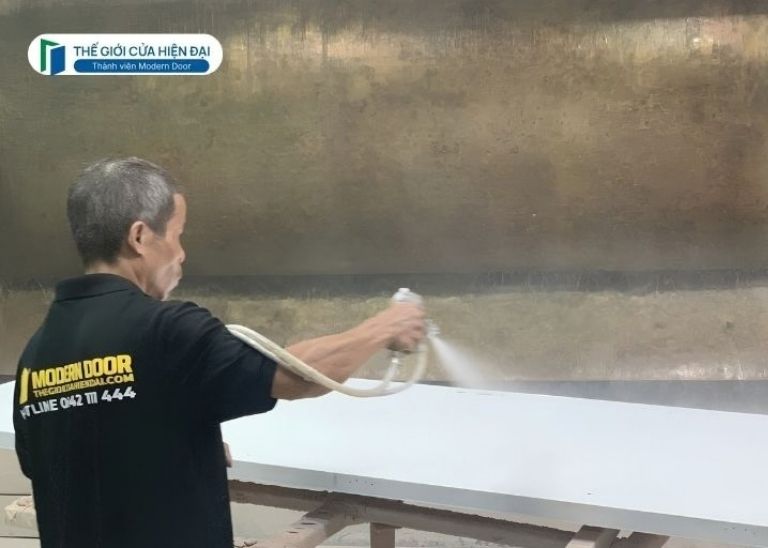so sánh cửa nhựa composite với cửa gỗ