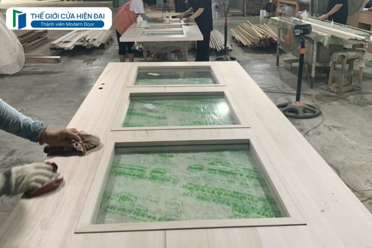 hệ thống sản xuất cửa nhựa composite