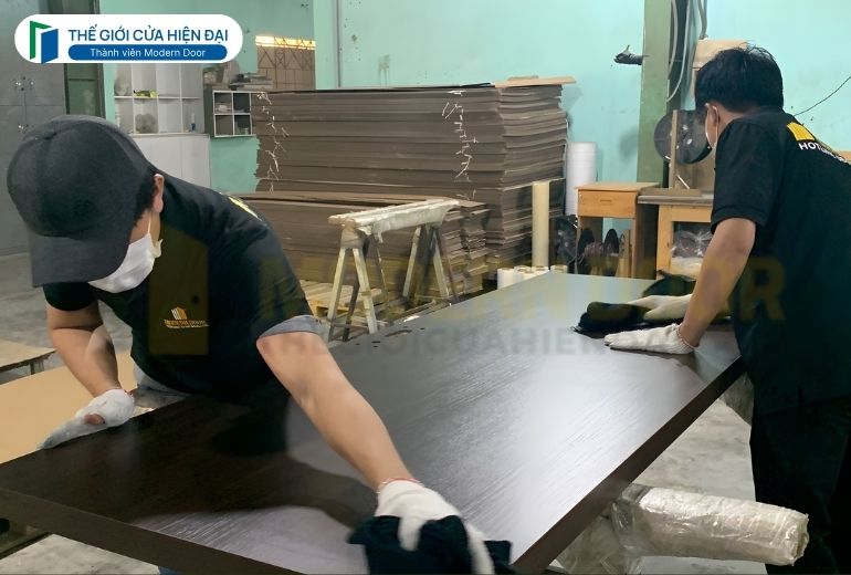 cửa gỗ laminate